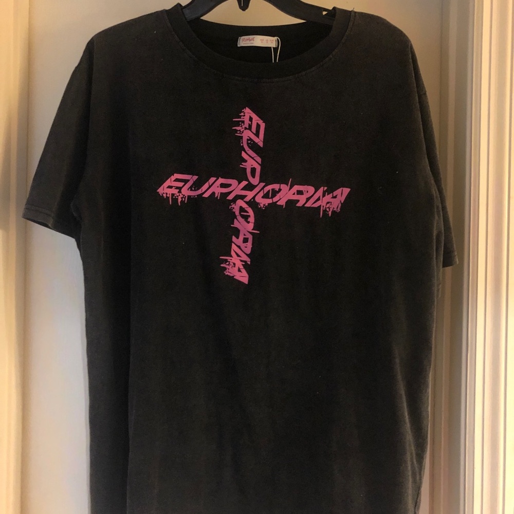 Graphic tee